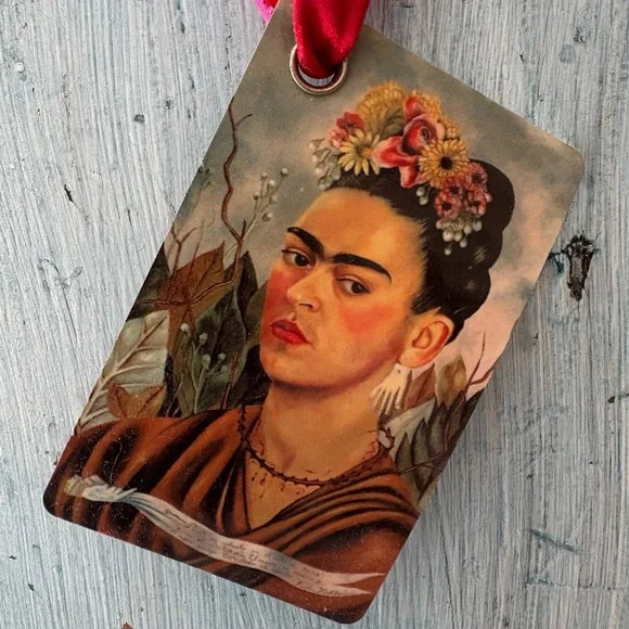 Frida Kahlo Luggage Tag with Beautiful Pink & Red Ribbon - Picture 4 of 11